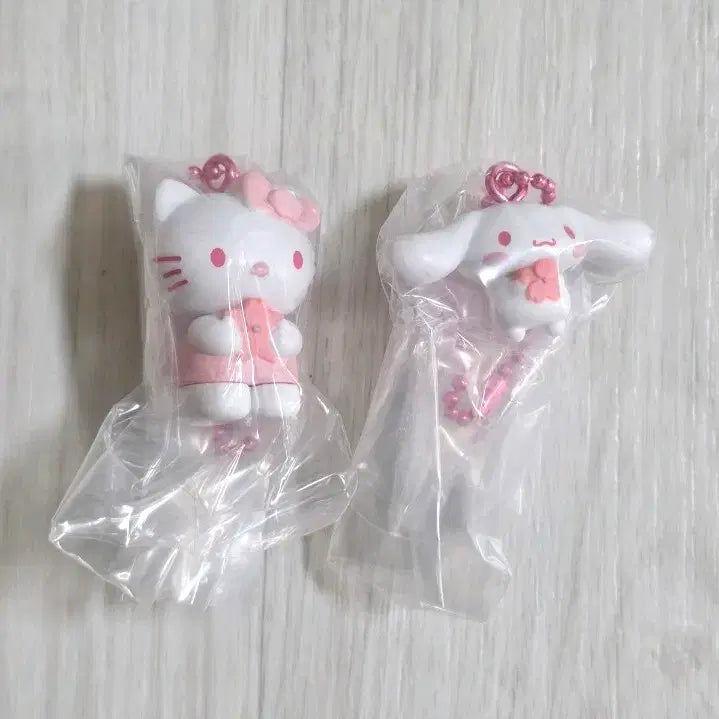 [BUNJANG] Sanrio Cherry Blossom Series Keychain - Hello Kitty, Cinnamoroll / 산리오 벚꽂 시리즈 키링 헬로키티 , 시나모롤 양도합니다