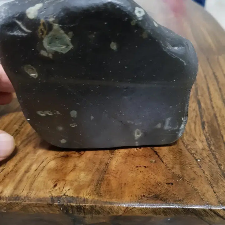 [BUNJANG] Black Stone with Lotus Pattern / 수석 연꽃무늬 검은돌