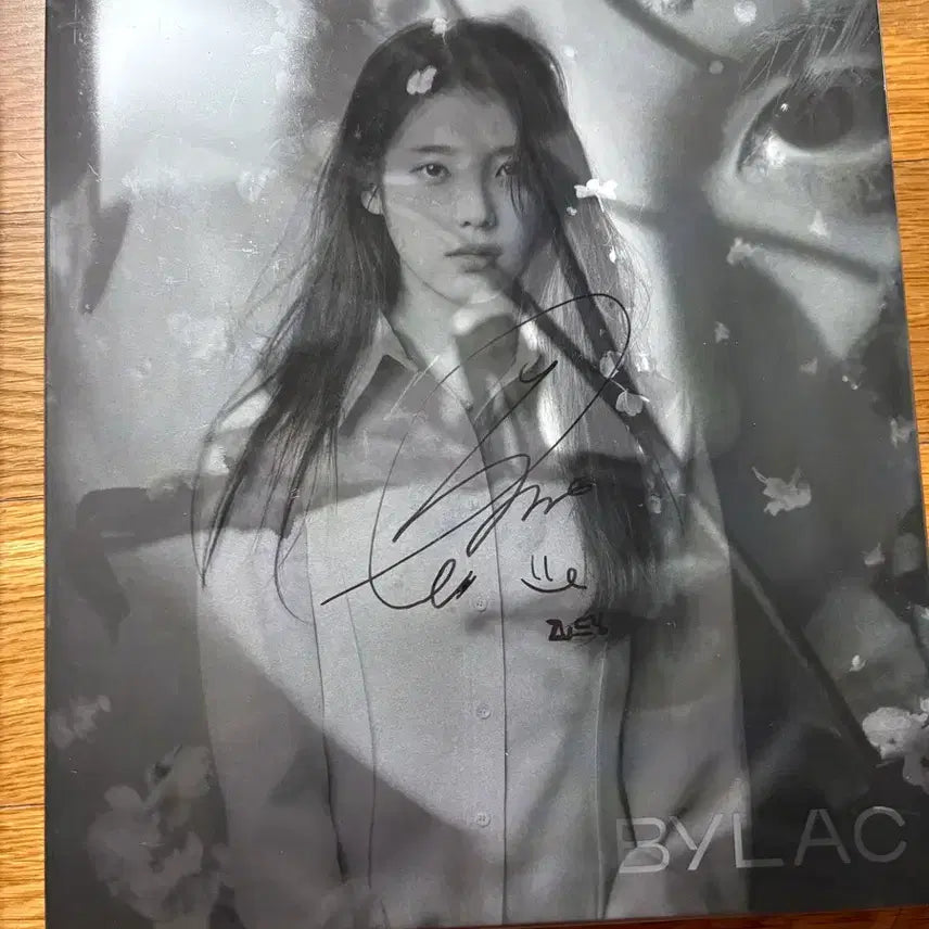 [BUNJANG] IU LILAC Signed Album 2 Types (BYLAC/HILAC) / 아이유 LILAC 친필 사인 앨범 2종(BYLAC/HILAC) 판매합니다