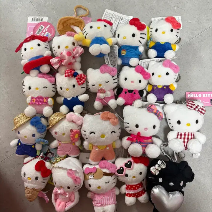 [BUNJANG] Assorted Hello Kitty Plush Toys / 키티인형들