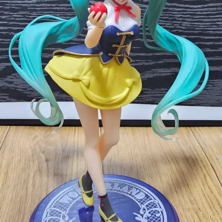 [BUNJANG] Hatsune Miku Wonderland Figure / 하츠네 미쿠 원더랜드 피규어