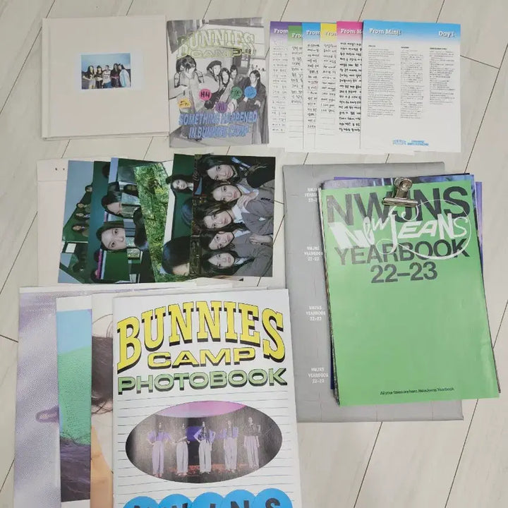[BUNJANG] NewJeans Yearbook Album 22-23 / 뉴진스 이어북 앨범 22-23