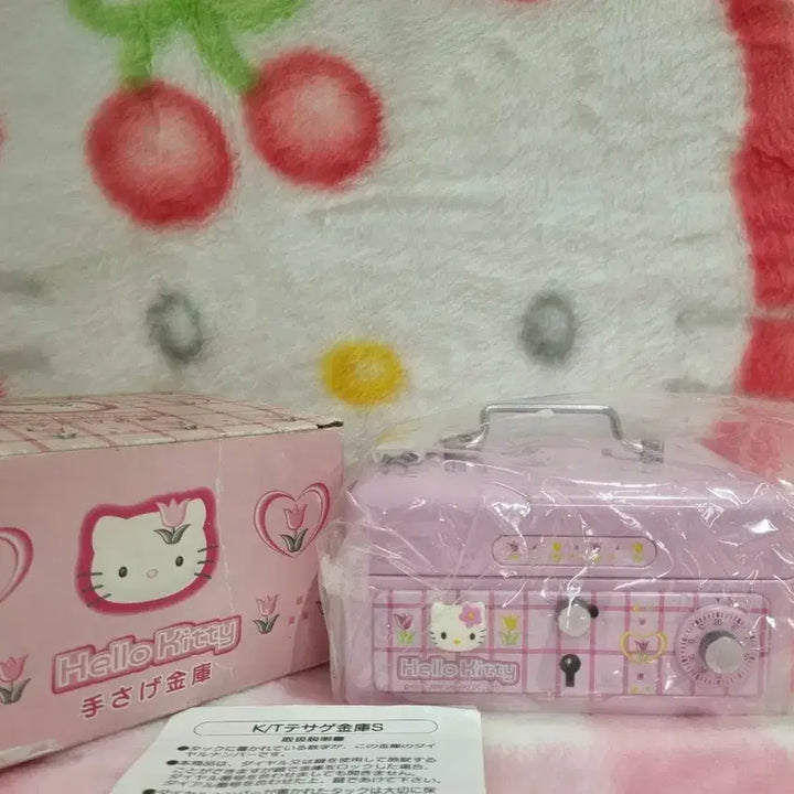 [BUNJANG] Vintage Hello Kitty Tulip Figurine Safe Storage Box / 고전 키티 튤립 피규어 금고 보관함 빈티지
