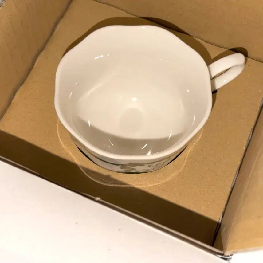 [BUNJANG] Attack on Titan Levi Teacup - Ichiban Kuji D Prize / [미개봉] 진격의거인 리바이 찻잔 | 벽밖의세계 제일복권 이치방쿠지 D상