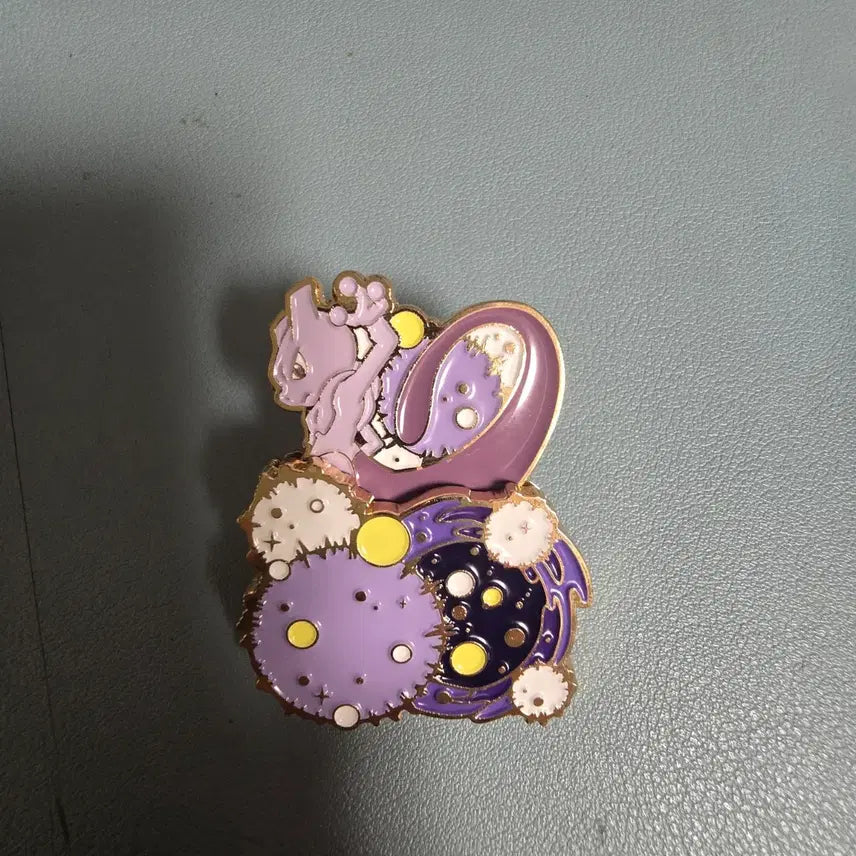 [BUNJANG] Isak Toast x Pokemon Mewtwo Badge / 이삭토스트 포켓몬뱃지 뮤츠