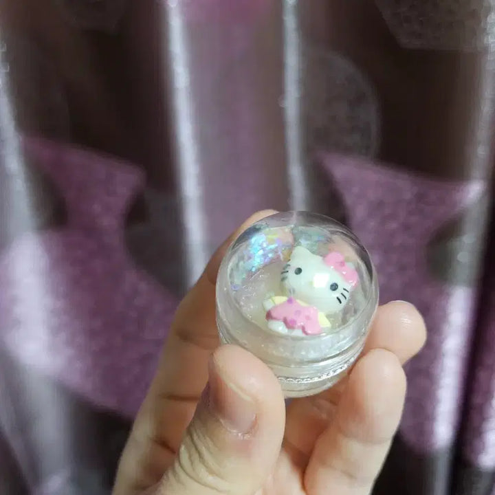 [BUNJANG] Vintage Hello Kitty Lip Balm Case Water Globe / 고전 헬로키티 케이스 립밤 케이스 워터볼 스노우볼 고전키티 킽스