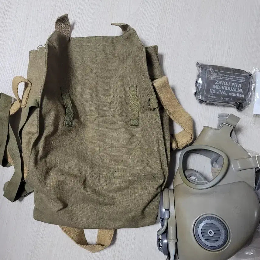 [BUNJANG] Czech M10 Gas Mask Set / 체코 m10 방독면