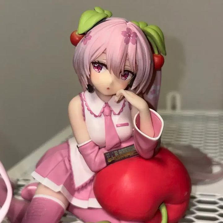 [BUNJANG] Taito Hatsune Miku Sakura Miku Cherry Cushion Figure / 타이토 하츠네미쿠 사쿠라 미쿠 데스크탑 체리 쿠션 피규어
