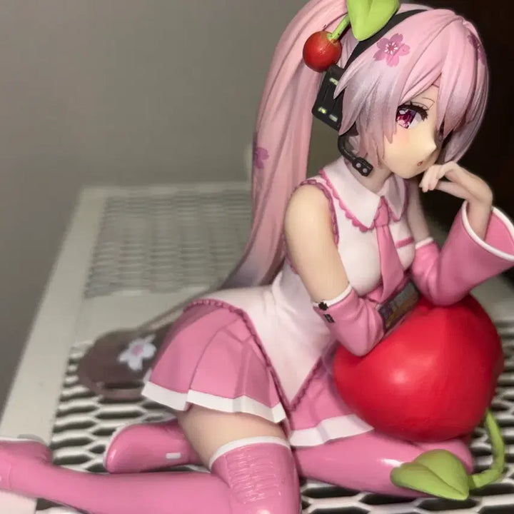 [BUNJANG] Taito Hatsune Miku Sakura Miku Cherry Cushion Figure / 타이토 하츠네미쿠 사쿠라 미쿠 데스크탑 체리 쿠션 피규어