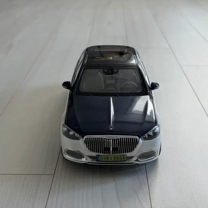[BUNJANG] Norev 1:18 Maybach Two-Tone Diecast Model Car (Minor Imperfections) / 1:18 노레브 마차휠 마이바흐 ( 하자 있음 )