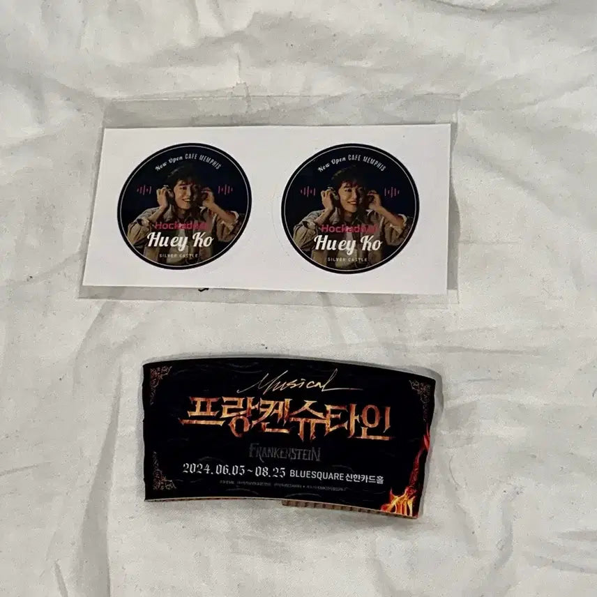 [BUNJANG] Sealed Musical Pins: Ben-Hur, Hadestown, Dracula, Beethoven, and More / 미개봉 뮤지컬 벤허 하데스타운 베토벤 드라큘라등 뱃지 판매합니다!