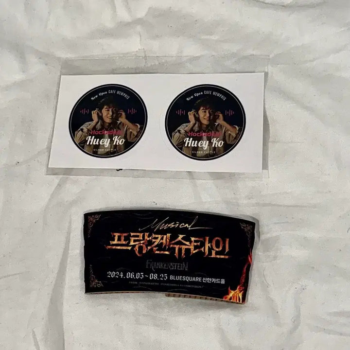 [BUNJANG] Sealed Musical Pins: Ben-Hur, Hadestown, Dracula, Beethoven, and More / 미개봉 뮤지컬 벤허 하데스타운 베토벤 드라큘라등 뱃지 판매합니다!