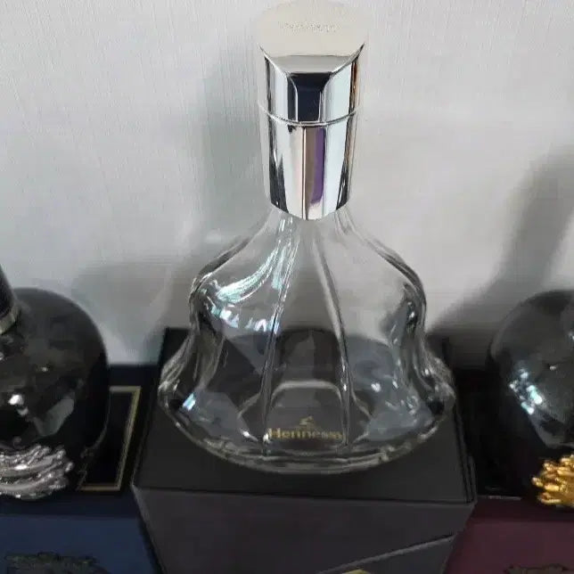 [BUNJANG] Royal Salute 32 Year / 38 Year &amp; Hennessy XO Cognac Empty Bottles with Cases / 로얄살루트 32년/38년+헤네시 XO 꼬냑 위스키 공병
