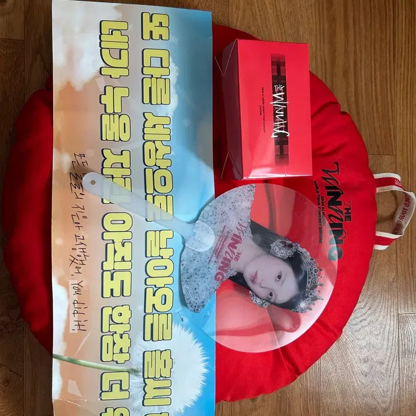 [BUNJANG] IU The Winning Concert Bundle Set / 아이유 더위닝 콘서트 세트 방석 부채 망원경