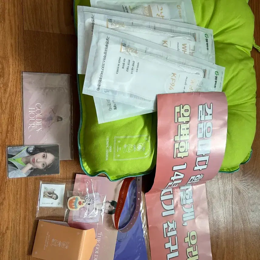 [BUNJANG] IU Golden Hour Concert Special Photocard Bundle / 아이유 골든아워 콘서트 더워콘 포카 굿즈