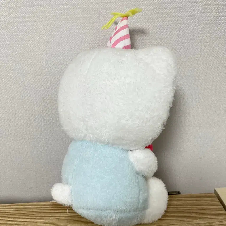 [BUNJANG] Sanrio Hello Kitty Birthday Plush Toy / 산리오 헬로키티 생일축하 인형