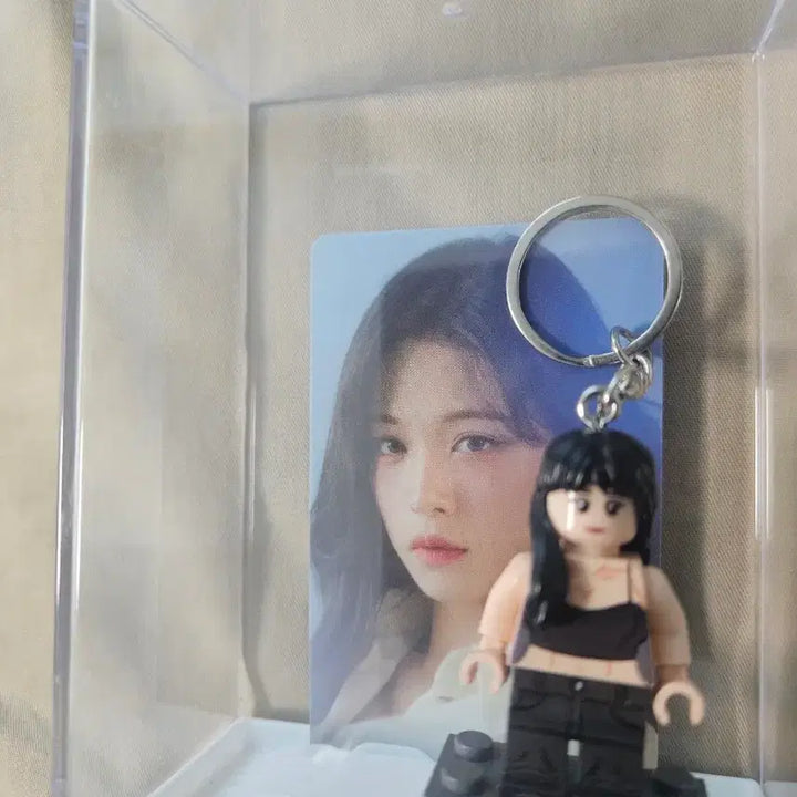 [BUNJANG] fromis_9 Lee Chaeyoung Lego Keychain / 레고 프로미스나인 이채영