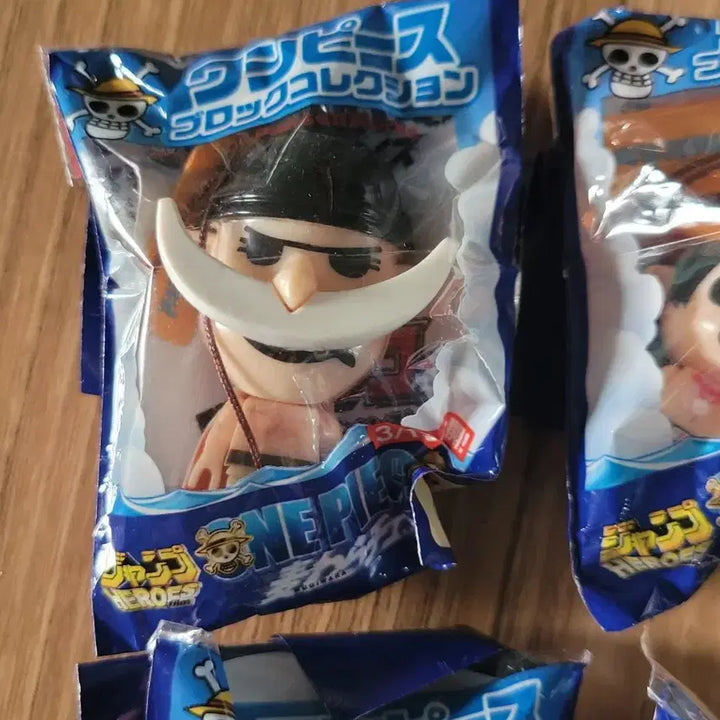 [BUNJANG] One Piece Figure &amp; Block Keyring Bundle Set / 5개일괄)원피스키링 에이스키링 미호크키링 조로키링 조로피규어 원피스블럭