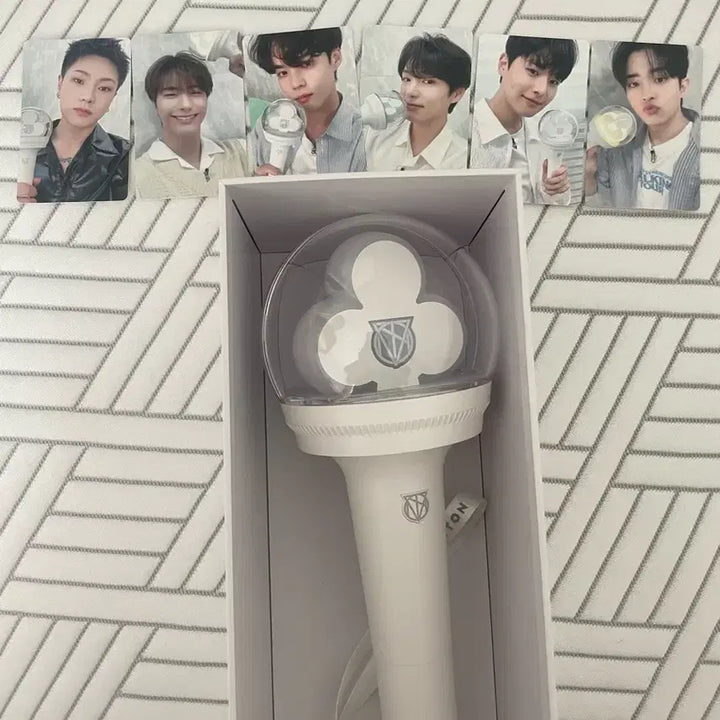 [BUNJANG] VICTON Lightstick + Photocard / 빅톤 응원봉 + 포토카드 팔아용