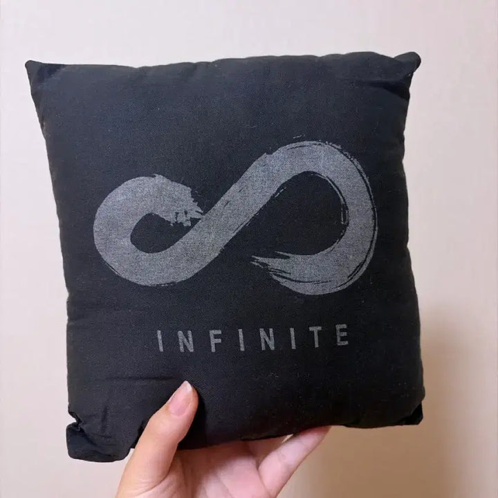[BUNJANG] INFINITE S Logo Cushion / 인피니트 S 로고 쿠션