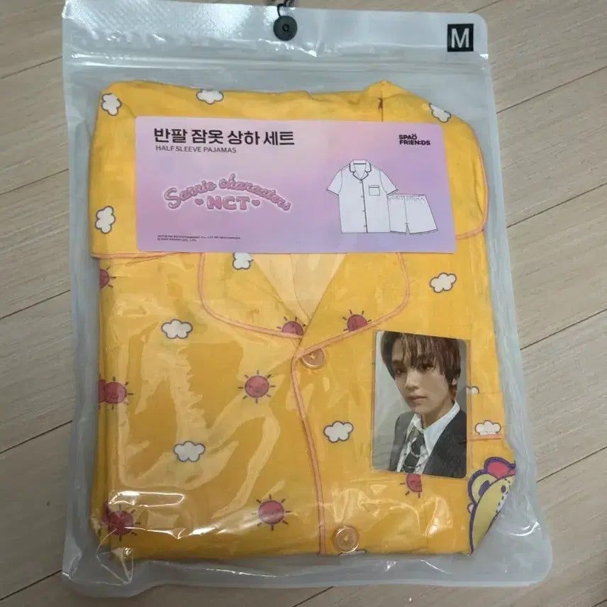 [BUNJANG] NCT Haechan SPAO Sanrio Summer Pajamas M Tiny Charm Photocard / 해찬 스파오 산리오 여름 잠옷 파자마 M 타이니참 엔시티 nct 포카
