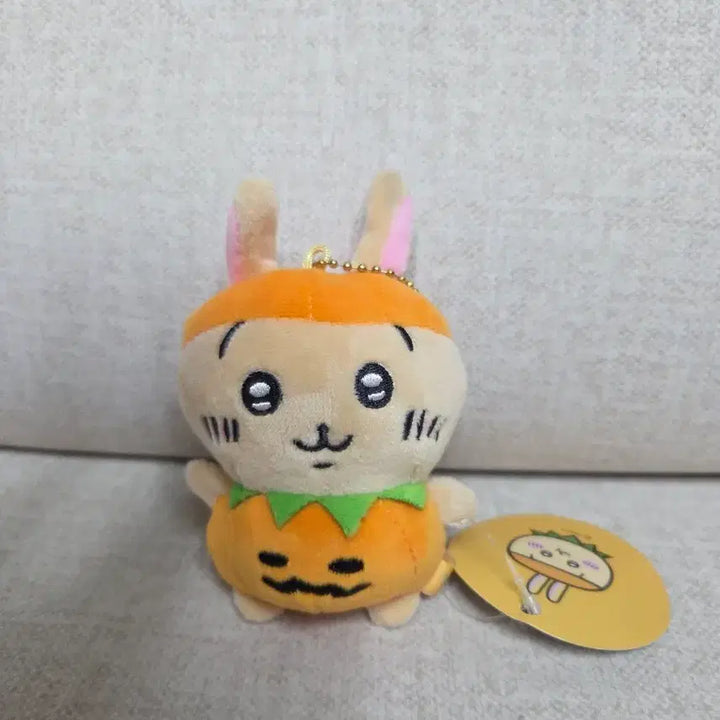 [BUNJANG] Monchichi Usagi Halloween Pumpkin Plush Keychain - New / (새상품) 먼작귀 우사기 할로윈 호박 인형 키링