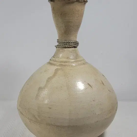 [BUNJANG] Joseon Dynasty White Porcelain Celadon Pine Kiln Bottle / 백자청송가마주병(조선시대)