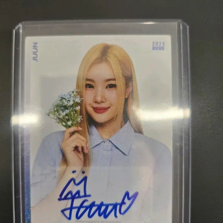[BUNJANG] Teréka Hearts to Hearts Jueun 2025 K-Pop Rookie Auto Photocard / 2025 K-POP 루키 테레카 하츠투하츠 주은 오토 카드 판매합니다