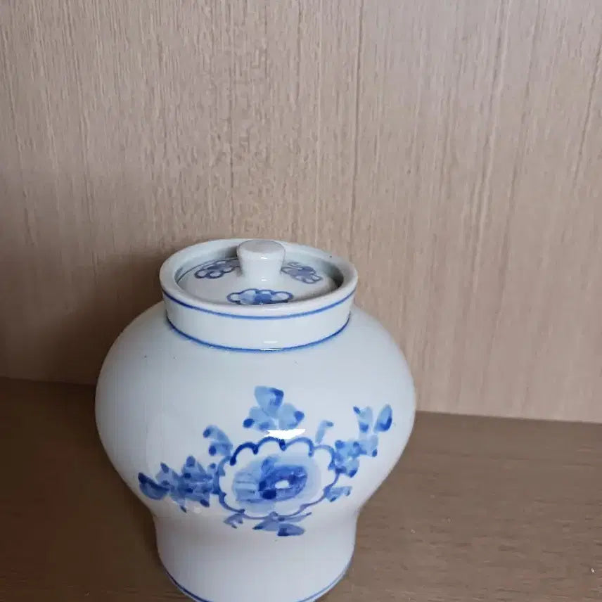 [BUNJANG] Blue and White Porcelain Peony Decorated Ceramic Vase / 청화백자 모란문 도자기