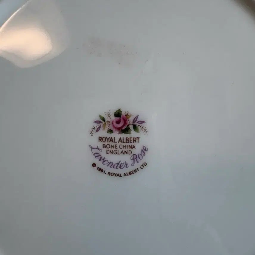 [BUNJANG] 1961 Royal Albert Lavender Rose Salad Plate / 1961년 영국 로얄알버트 라벤더 로즈 샐러드접시