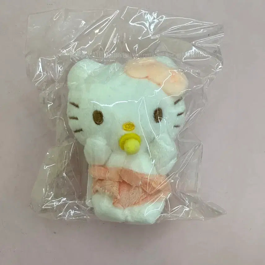 [BUNJANG] Sanrio Baby Kiki Pacifier Plush Keychain (Sealed) / 산리오 아가키티 쪽쪽이 인형키링 미개봉 새상품