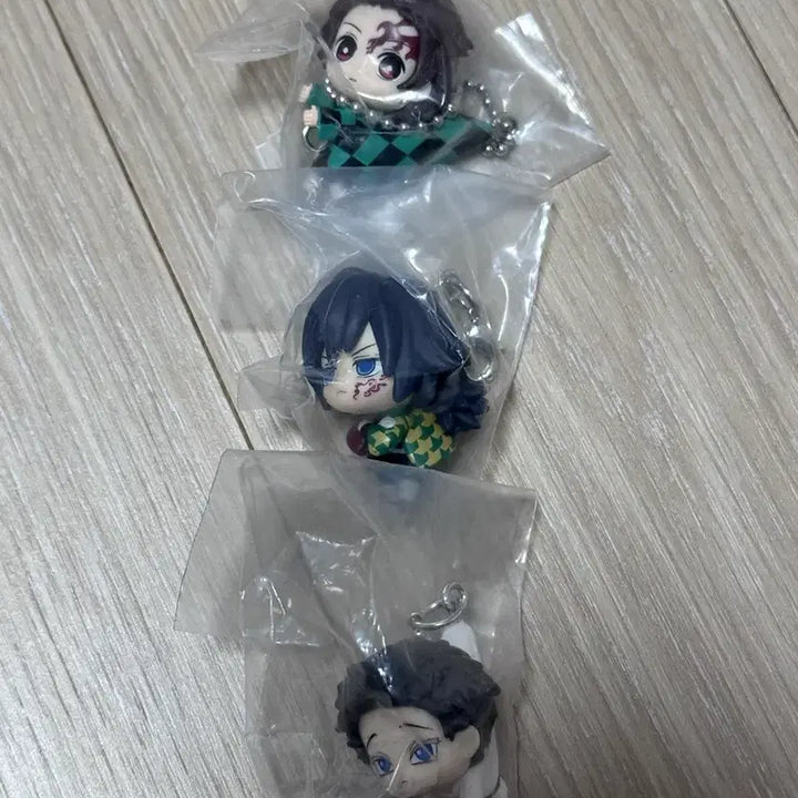 [BUNJANG] Demon Slayer: Mugen Train Arc Blind Box Keychains Bundle (Tanjiro, Giyu, Hakuji) / 귀멸의 칼날 대롱 가챠 무한성편 (탄지로, 기유, 하쿠지) 일괄