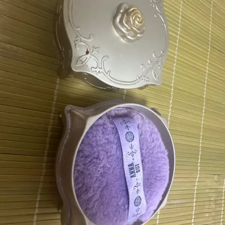[BUNJANG] Anna Sui 2000s Vintage Rose Motif Powder Case / 2000년대 안나수이 빈티지 파우더 케이스
