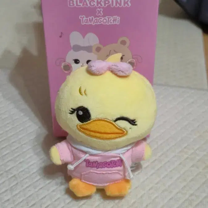 [BUNJANG] Blackpink Lisa Tamagotchi with Keyring &amp; POB Fan / 블랙핑크 다마고치-리사키링&amp;특전부채