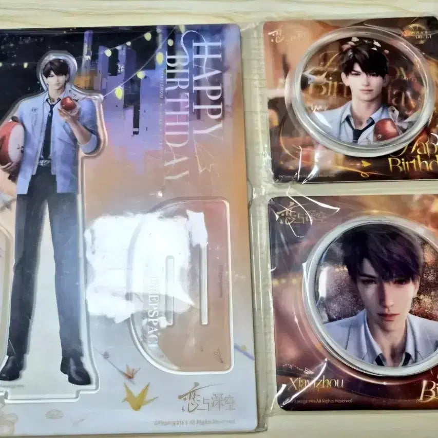 [BUNJANG] Love and Deep Space Huai Zhou Birthday Badge &amp; Acrylic Stand Bundle Set / (일괄 판매) 하우주 아크릴 스탠드 생일 뱃지 러브앤딥스페이스 럽딥