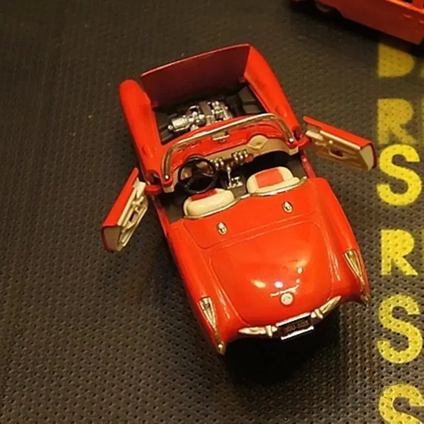 [BUNJANG] Old Classic Diecast Car Vintage Prop Retro Red Metal / 올드클래식 다이케스트자동차 빈티지소품 빈티지자동차UU
