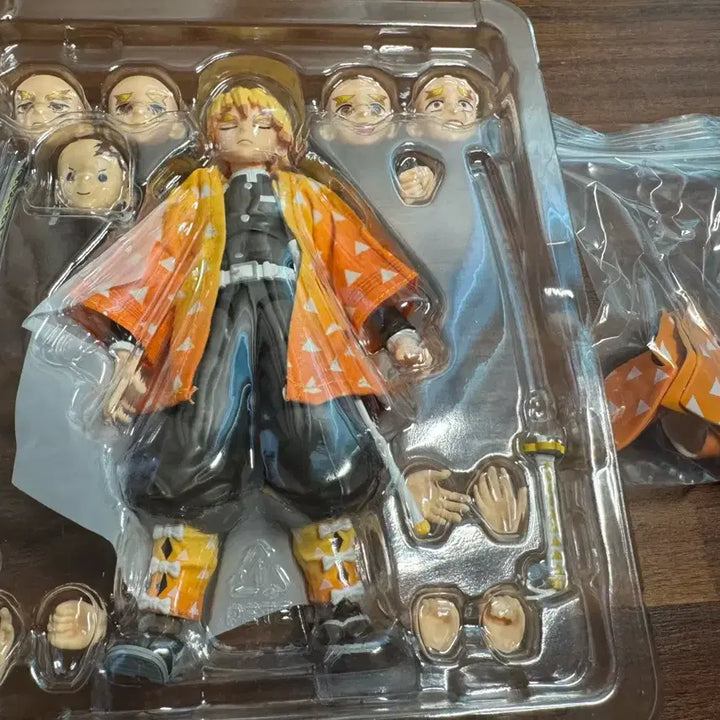[BUNJANG] SHFiguarts Zenitsu Figure with Custom Haori / SHFiguarts 젠이츠 피규어