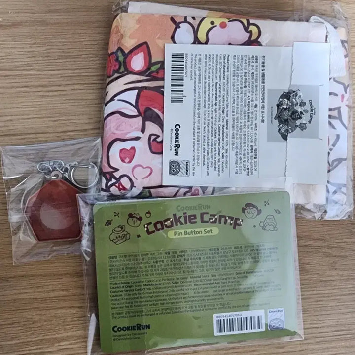 [BUNJANG] Cookie Run: Kingdom Cookie Camp Pin Button Set, Fabric Poster, and Soulstone Bundle / 쿠키런 킹덤 쿠키 캠프 핀 버튼, 패브릭 포스터, 영혼석 일괄