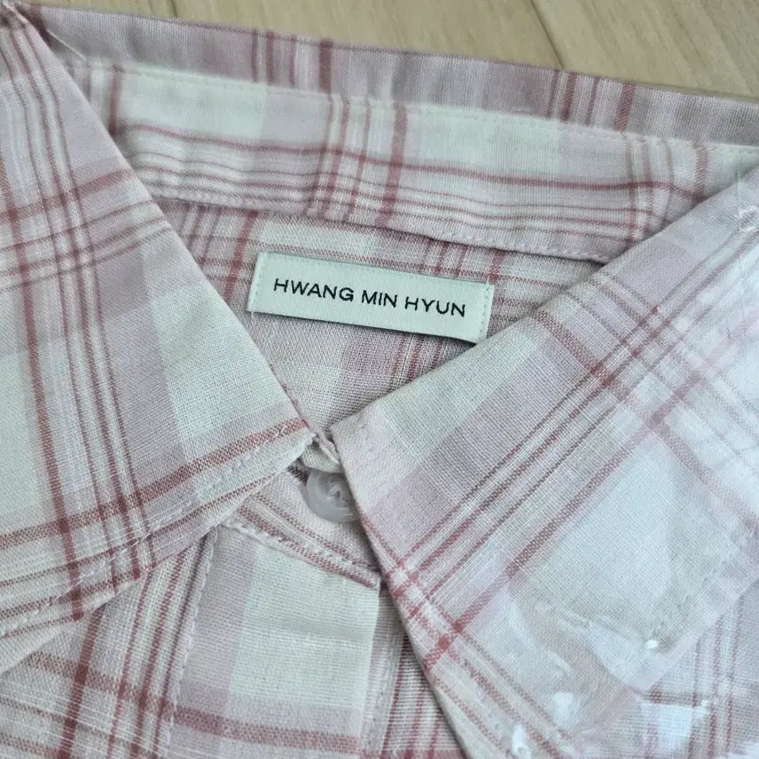 [BUNJANG] Hwang Minhyun Temperature Exhibition Checkered Shirt, Photobook, Ticket, Special Photocard Bundle (Sealed) / 황민현 사진전 온도 체크셔츠 포토북 입장티켓 금액특전포카 일괄 미개봉