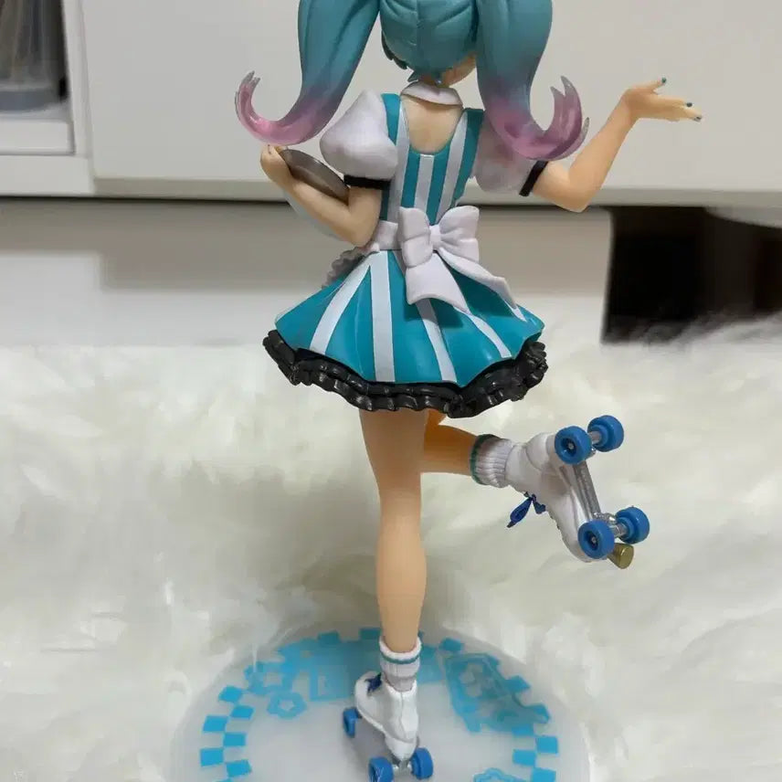 [BUNJANG] Hatsune Miku Diner Maid Figure / 하츠네 미쿠 코스튬 다이너 메이드 피규어