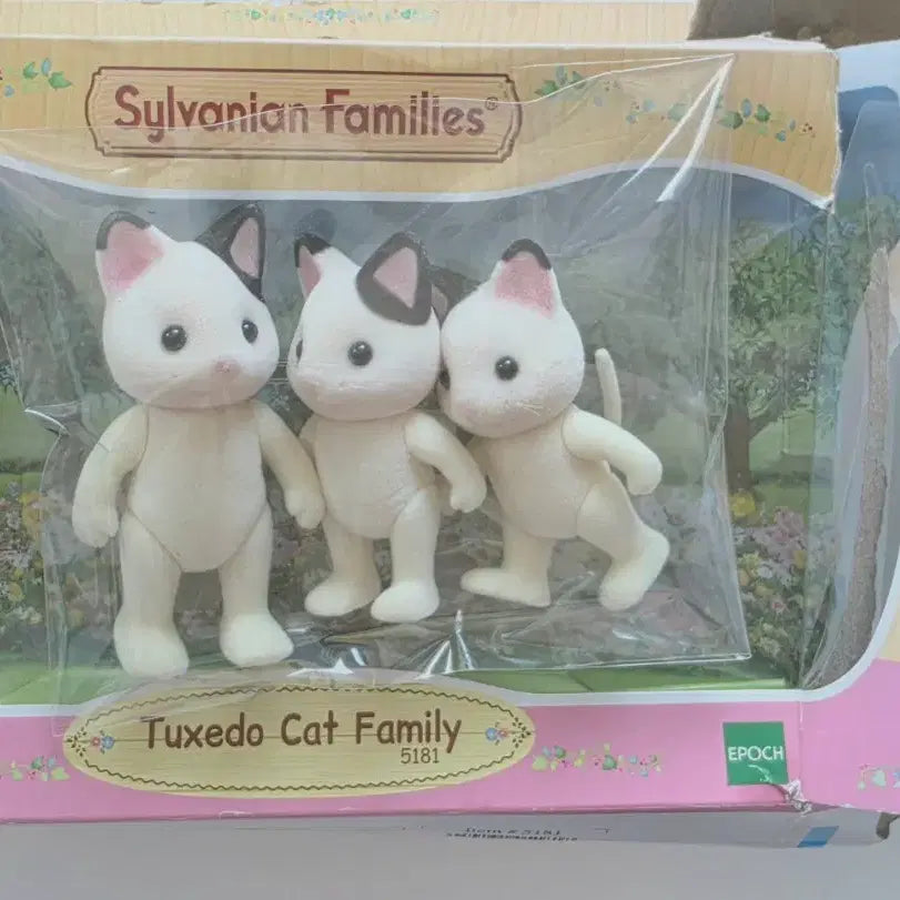 [BUNJANG] Sylvanian Families Tuxedo Cat Family Set (3 Figures) / 실바니안턱시도고양이 3종