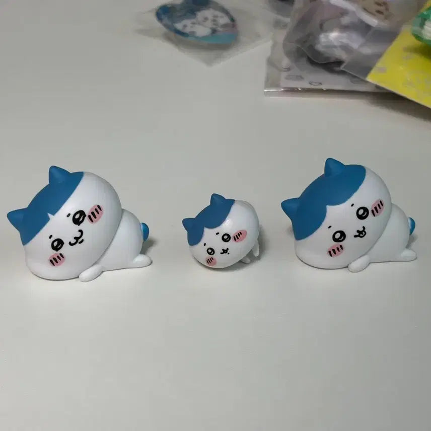[BUNJANG] Chiikawa Hachiwara Figure &amp; Charging Cable Gacha Set / 치이카와 하치와레 피규어 충전케이블 가챠