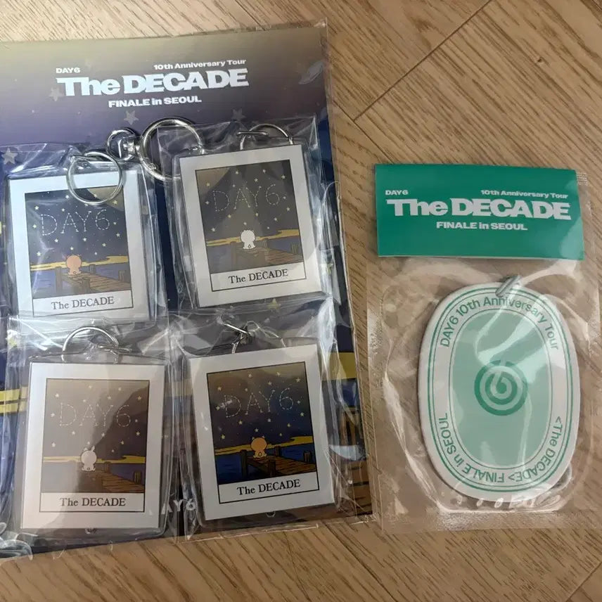 [BUNJANG] DAY6 The DECADE 10th Anniversary Keyring Set / DAY6 The DECADE 굿즈 키링 2개 + 아크릴 키링