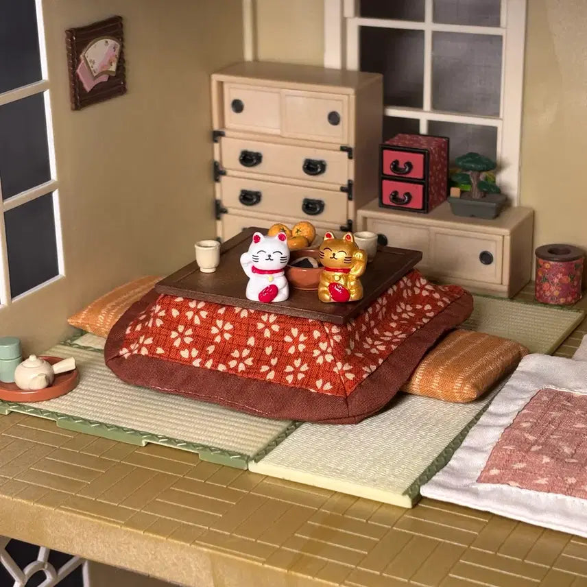 [BUNJANG] Miniature Golden Maneki Neko Cat Figurine / 미니어처 금색 마네키네코 고양이 피규어