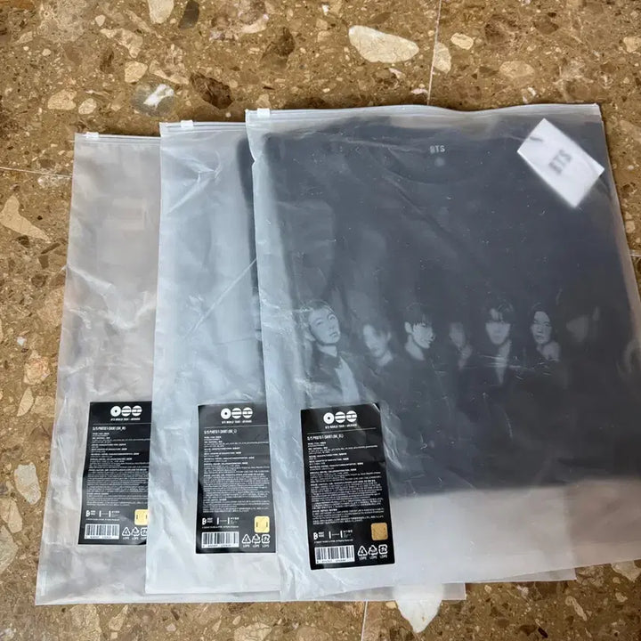 [BUNJANG] BTS ARIRANG S/S Photo Tee Black / BTS ARIRANG S/S PHOTO TEE Black 포토 티셔츠 L사이즈