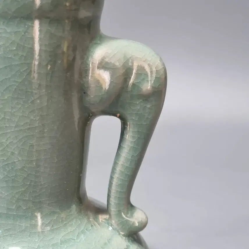 [BUNJANG] Yongcheon Kiln Style Celadon Tall Vase with Elephant Handle / 용천요청자 상이 장경병. 높이 22