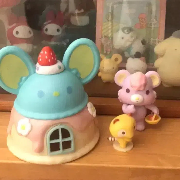 [BUNJANG] My Melody Kitty Strawberry House Playset / 레어!!! 일본 고전풍 마이멜로디 키티 플랫 쥐 너구리 고양이 딸기하우스