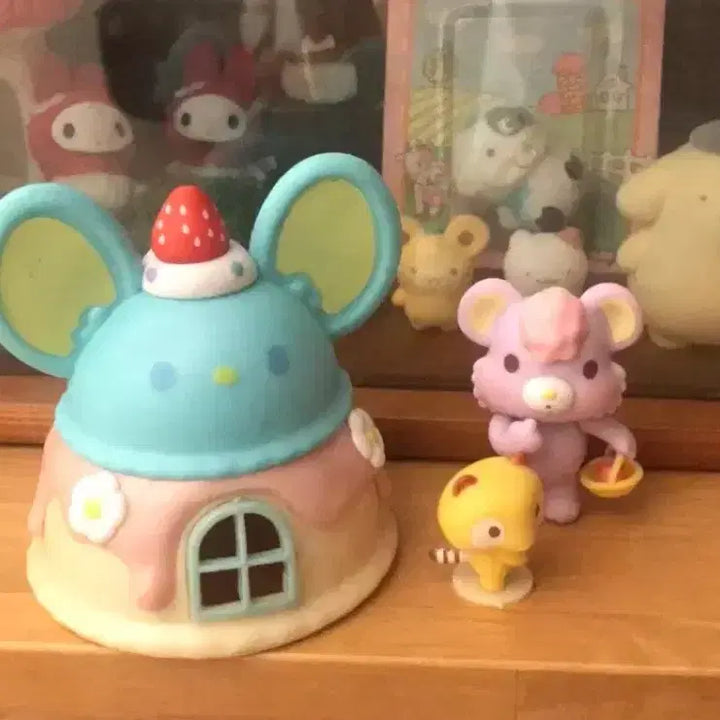 [BUNJANG] My Melody Kitty Strawberry House Playset / 레어!!! 일본 고전풍 마이멜로디 키티 플랫 쥐 너구리 고양이 딸기하우스