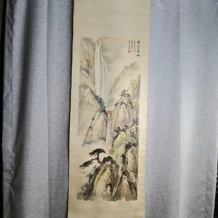 [BUNJANG] Chinese Antique Landscape Scroll Painting of Mount Huangshan, Early-Mid 20th Century / 연대감 있는 황산폭포도 산수화 그림 족자 중국골동품 미술품 수집품