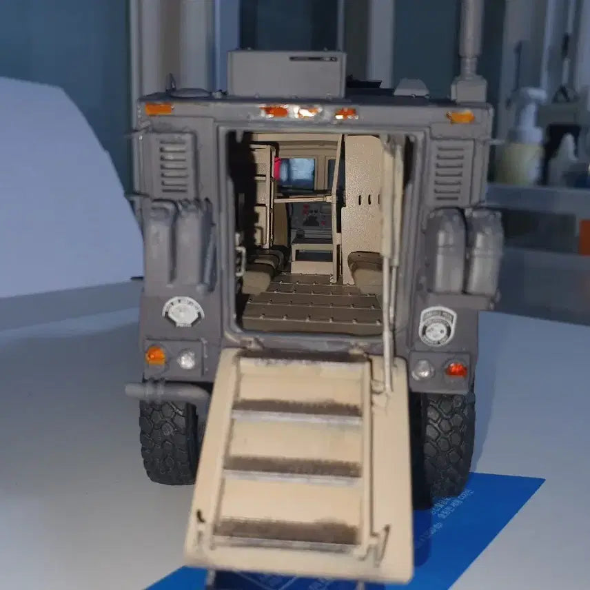 [BUNJANG] Garfield Police Department Special Mobile Unit Armored Car Model / 가필드 경찰서 특수기동대 장갑차 모형